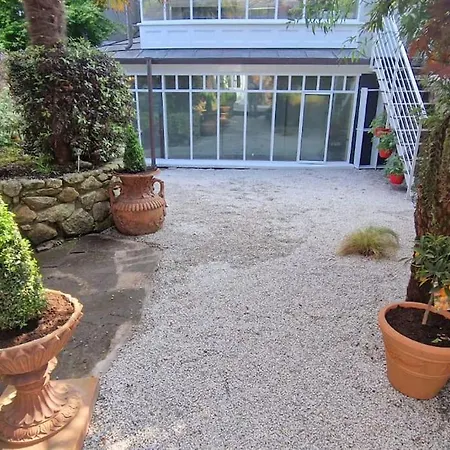 Hideaway Garden Paradise Apartment