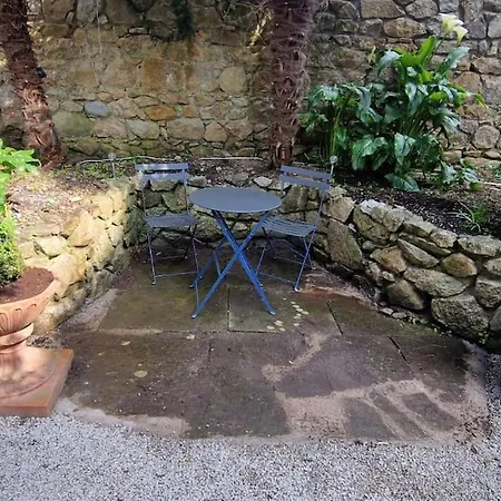 Hideaway Garden Paradise Apartment