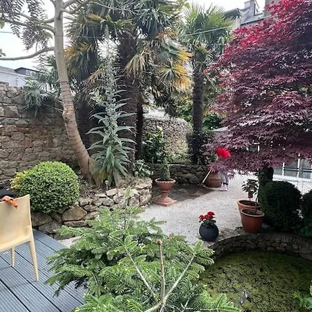 Hideaway Garden Paradise Apartment