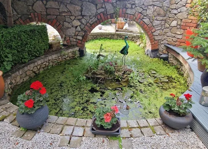 Hideaway Garden Paradise *