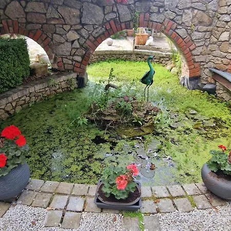 Hideaway Garden Paradise *